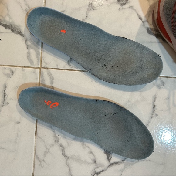 ASICS  size 10 very worn - Picture 10 of 10